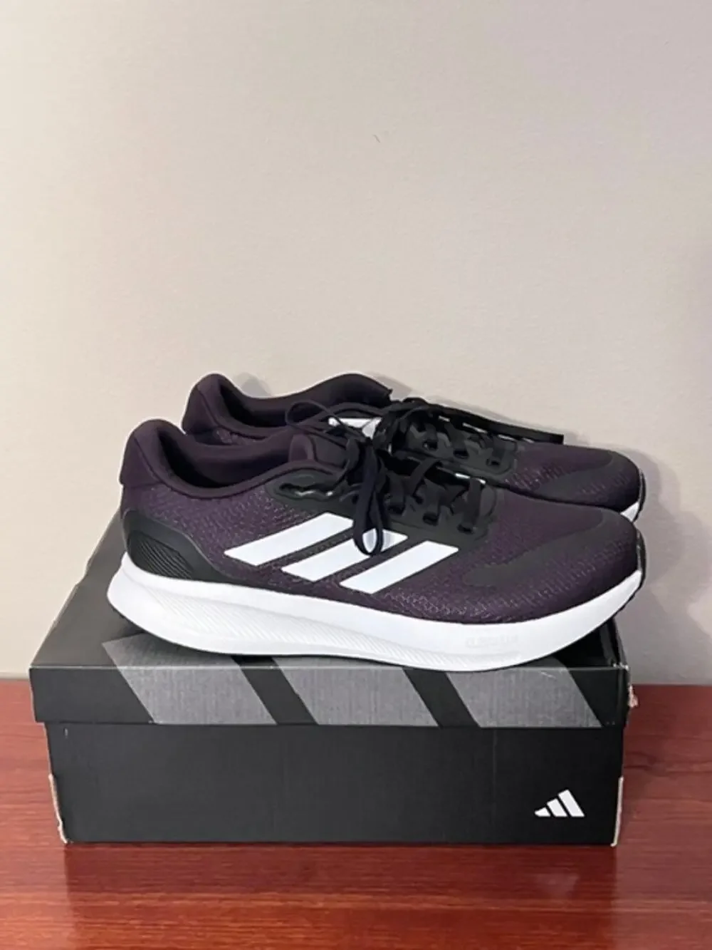 Mens Adidas Run Falcon 5 Black/White Athletic Sneaker Size 10